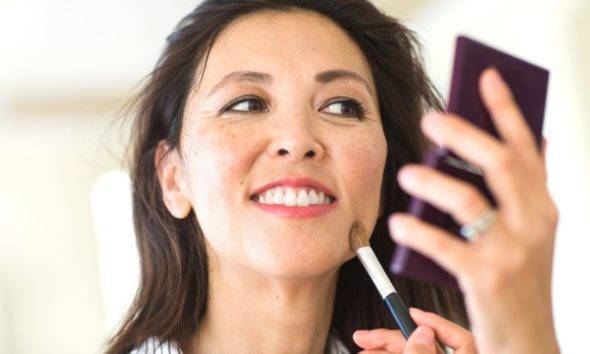 This Woman Wore Makeup Daily for 22 Years. Here's How Her Husband Reacted when She Stopped Doing it