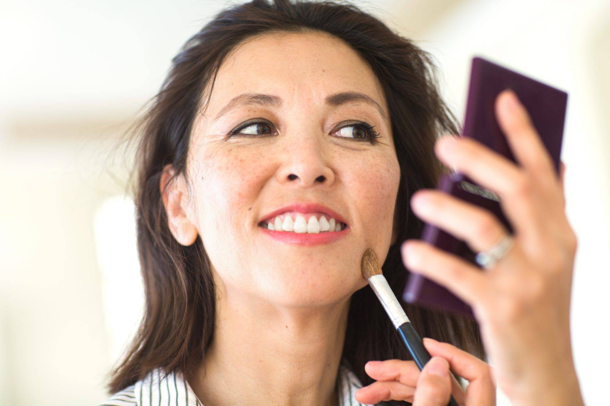 This Woman Wore Makeup Daily for 22 Years. Here's How Her Husband Reacted when She Stopped Doing it
